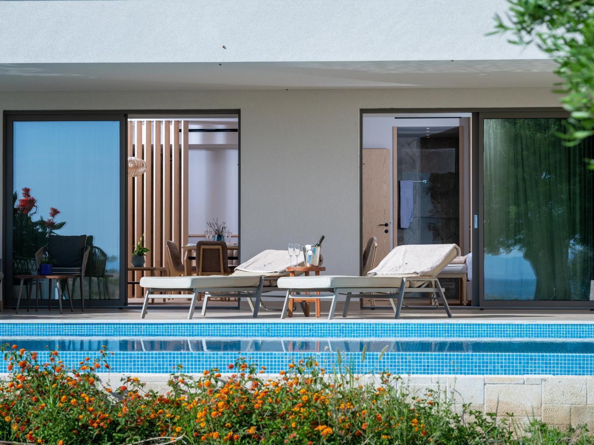 Ammoa Luxury Hotel & Spa Resort Nikiti  Exterior photo A private pool at a hotel